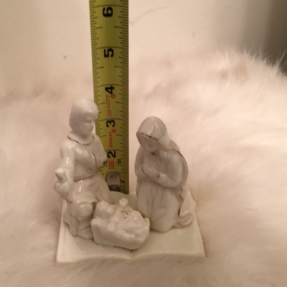 Baby Jesus with his parents on a book - Picture 2 of 7